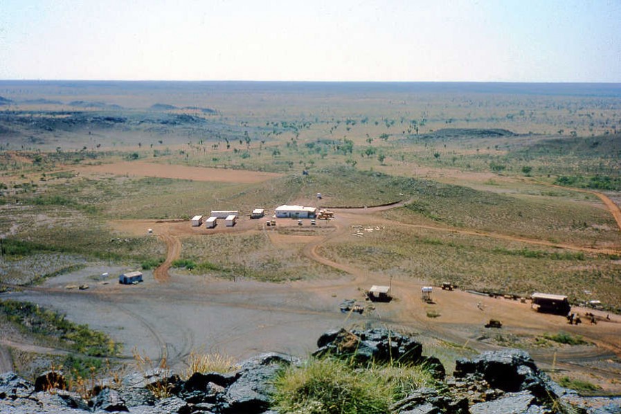 1200px-Mount_Goldsworthy_Exploration_Camp