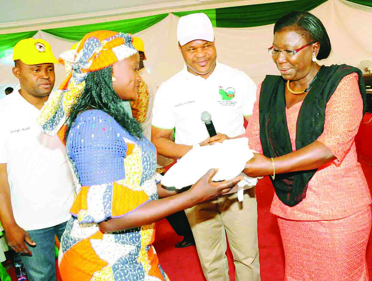 Representative of Plateau State Governor, Prof. Comfort Piwuna (right), presenting a pack of net to a beneficiary at the inauguration of long lasting insecticidal net replacement campaign in Jos                        PHOTO: NAN
