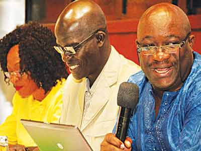 NUJ President, Waheed Oduilse. (Middle)