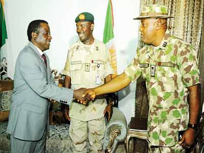 Plateau State Governor Simon Lalong (left), outgoing commander of the Special Task Force (STF), Major-General David Enetie and new STF Commander, Major-General Tagbo Ude during a courtesy visit on the governor in Jos on Wednesday