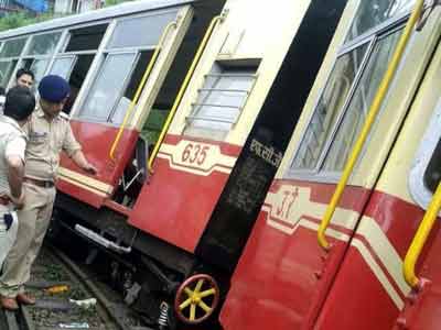 Train-derails-in-India