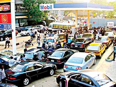 Fuel-crisis-Queue-