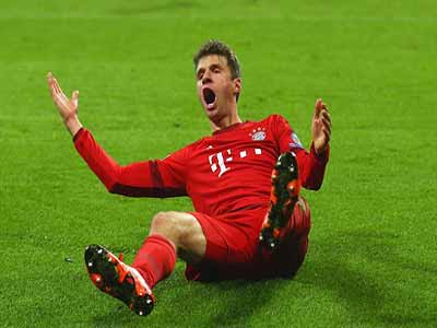 Thomas-Muller-Pg-79-26_11_15
