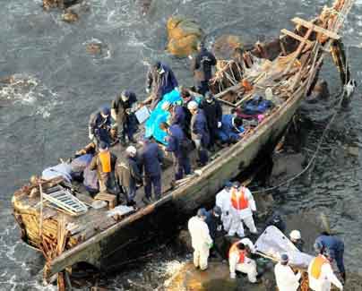 japan-boat-with-bodies