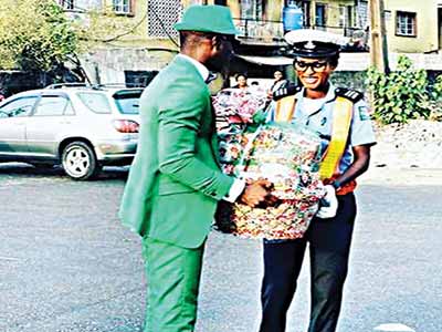 The warden receiving the gifts