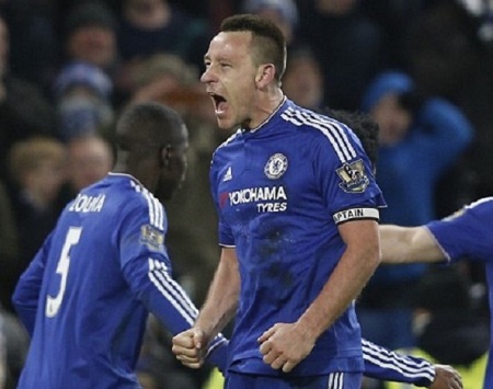 Aguero sends Man City top, Terry rescues Chelsea