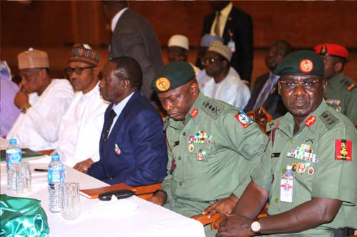 buhari-meet-with-chibok-girl-parent-3