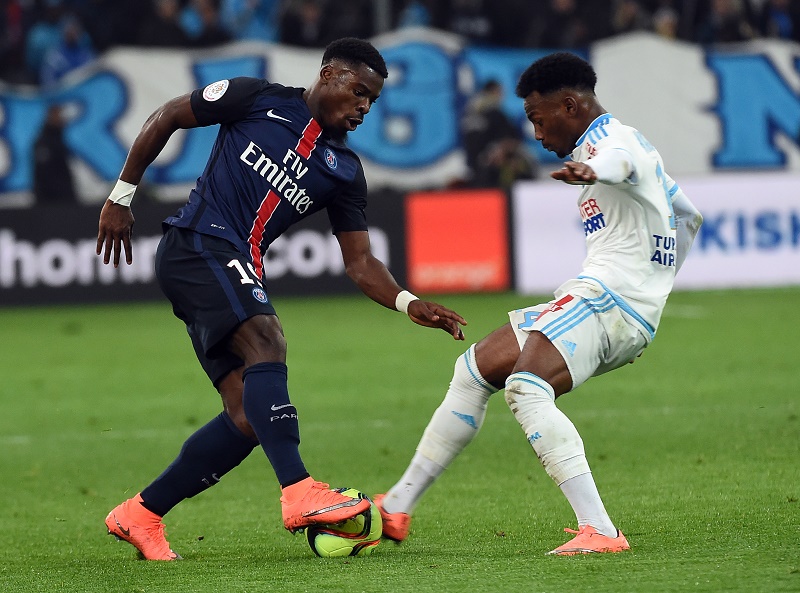Marseille's French midfielder Georges-Kevin Nkoudou (R) vies with Paris Saint-Germain's Ivorian defender Serge Aurier (L)  during the French L1 football match between Marseille and Paris-Saint-Germain on February 7, 2015 at the Velodrome stadium in Marseille, southern France.  AFP PHOTO / ANNE-CHRISTINE POUJOULAT / AFP / ANNE-CHRISTINE POUJOULAT