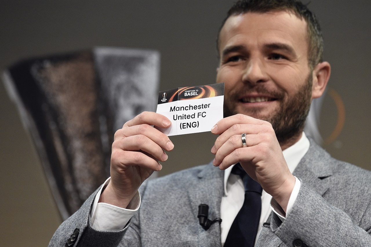 Former Swiss forward and this year's UEFA Europa League final ambassador Alexander Frei shows the name of Manchester United during the round of 16 draw of the UEFA Europa League football championship at the UEFA headquarters in Nyon on February 26, 2016. AFP PHOTO / ALAIN GROSCLAUDE / AFP / ALAIN GROSCLAUDE