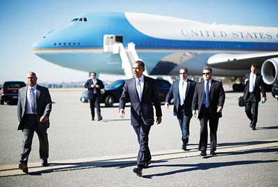 Obama disembarking from the aircraft