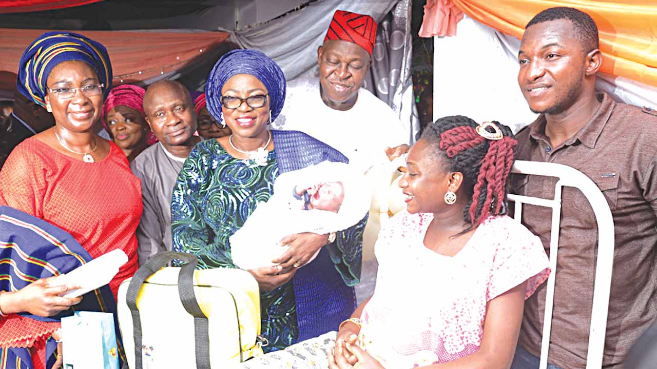 Wife of the Governor of Lagos State, Mrs Bolanle Ambode (middle); Health Commissioner, Dr. Jide Idris (second left); Special Assistant, Primary Healthcare, Dr. Olufemi Onanuga (second right); Committee of Wives of Lagos State Officials (COWLSO) member, Prof. Ibiyemi Tunji-Bello (left); and mother of the baby of the year, Mrs Aderonke Akande (right), during the presentation of gifts to the Baby of the Year, born 12:01 a.m.at the lsland Maternity Hospital, ...yesterday