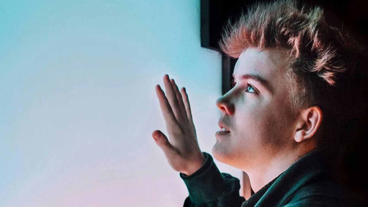 The exact circumstances of Nye Frankie Newman's death remain unclear, but the operator of the Paris underground train service said his body was found between two carriages shortly before midnight. 