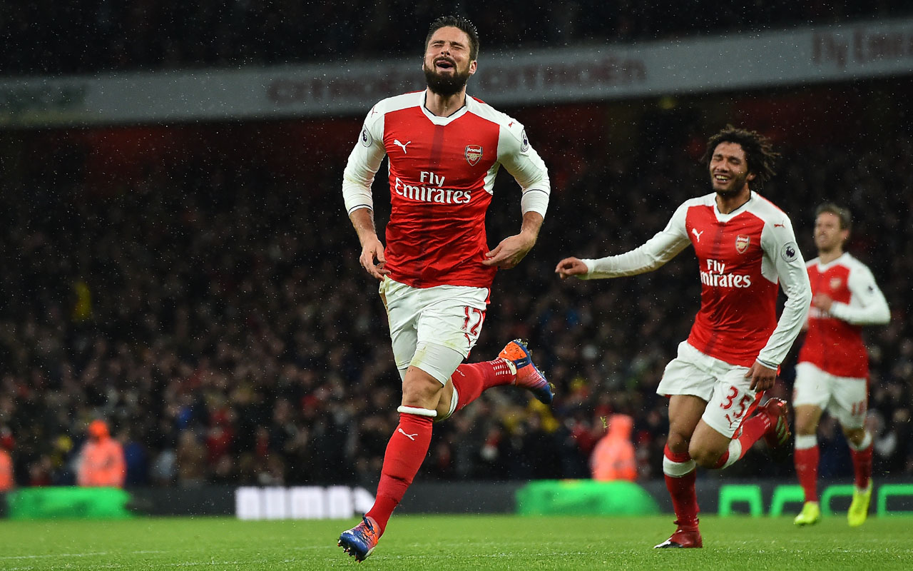Arsenal's French striker Olivier Giroud celebrates scoring his team's first goal during the English Premier League football match between Arsenal and Crystal Palace at the Emirates Stadium in London on January 1, 2017. / AFP PHOTO / Glyn KIRK / 
