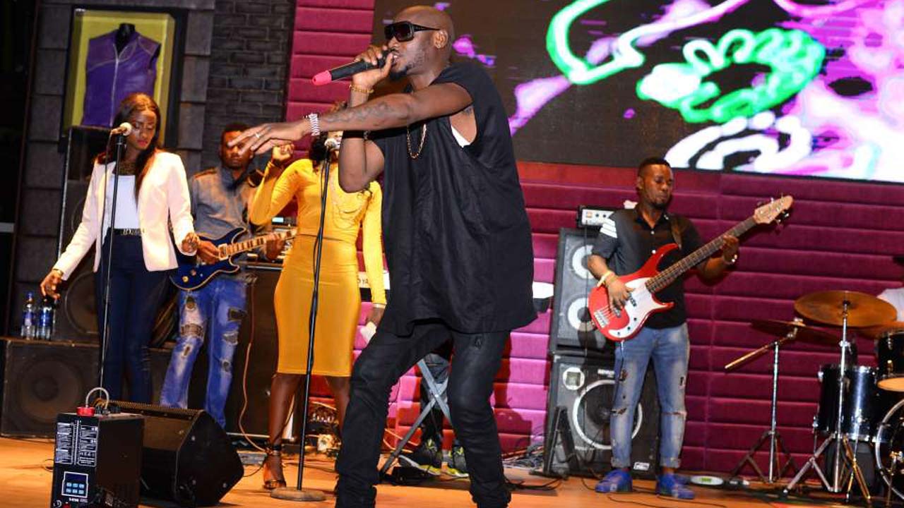 2face-on-stage