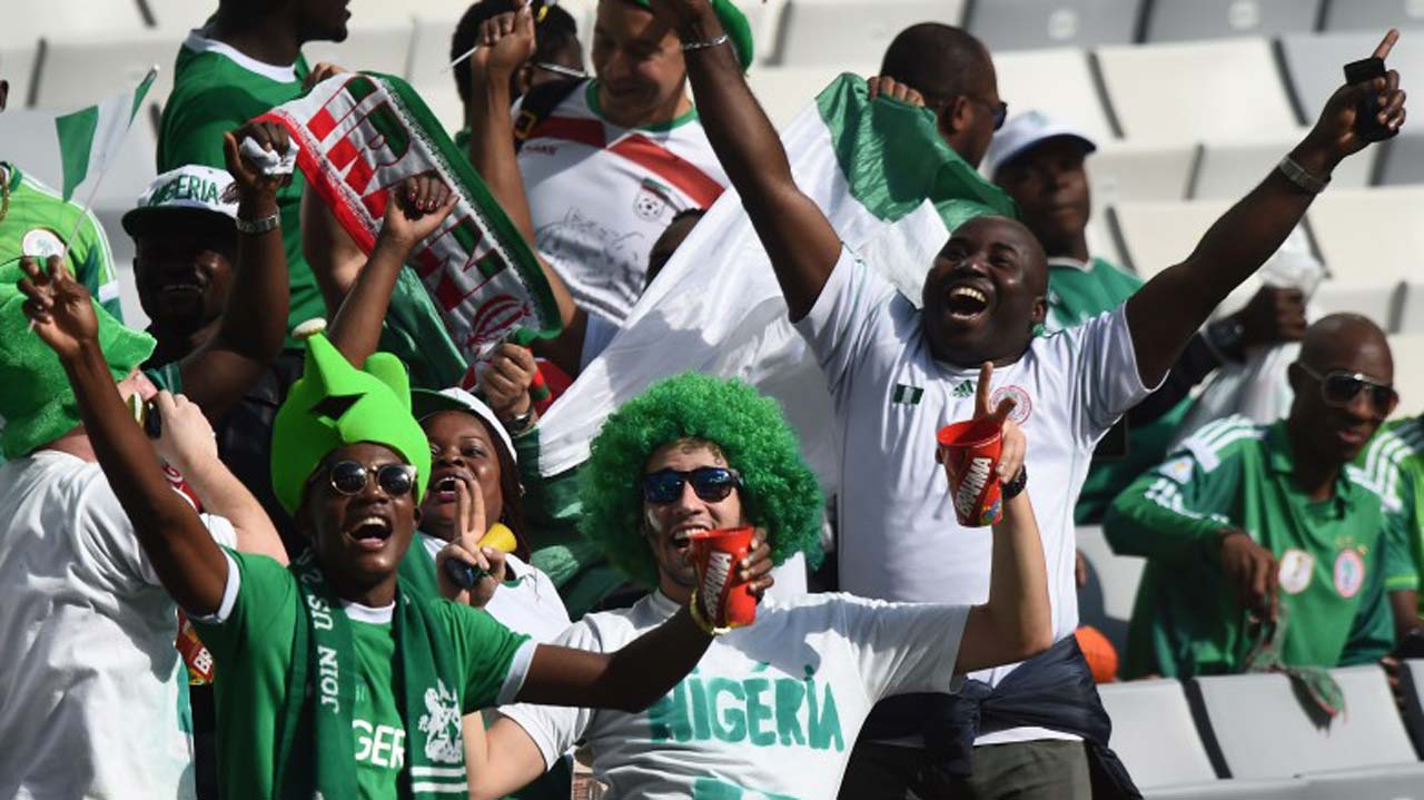 Nigerian-football-fans-780×518