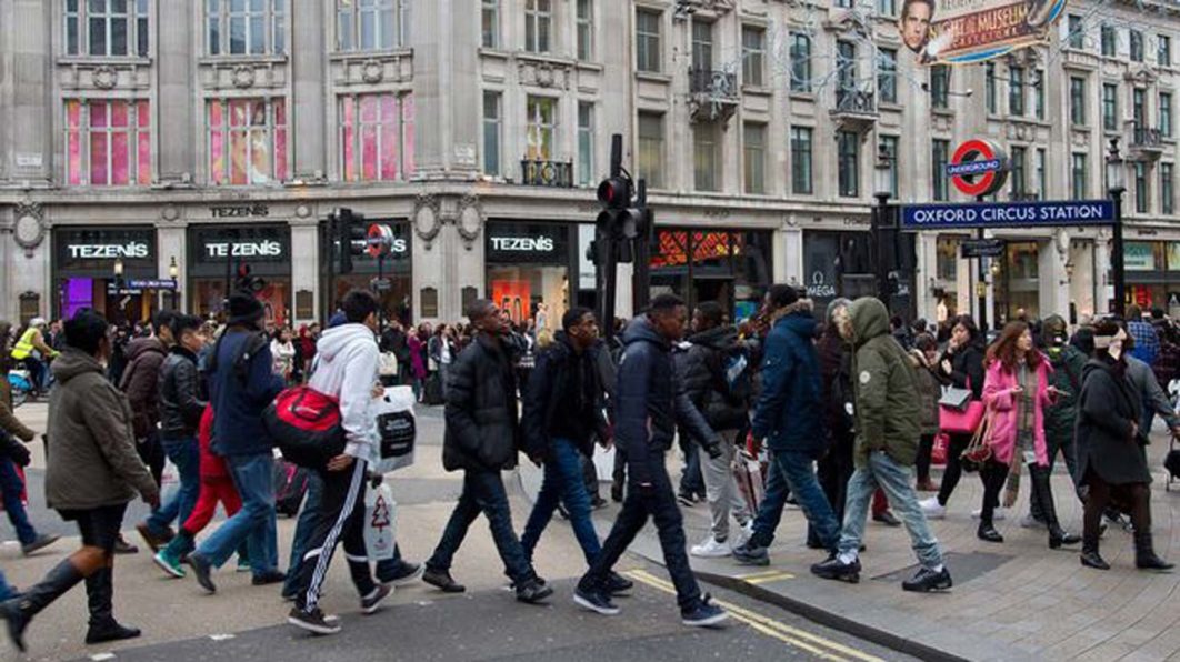 Oxford-Street-London-shoppers