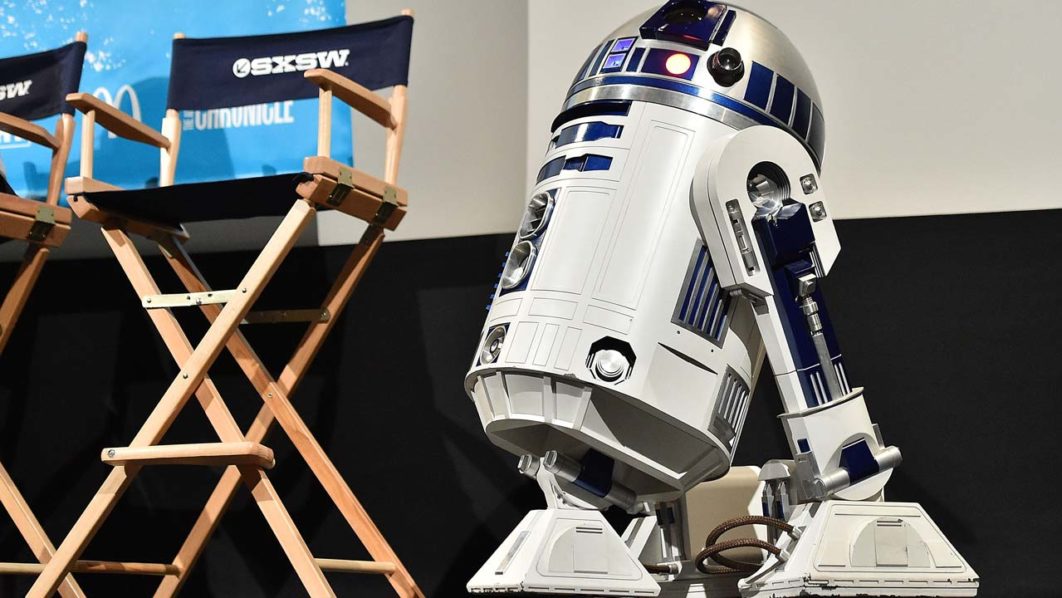 104558132-R2-D2
