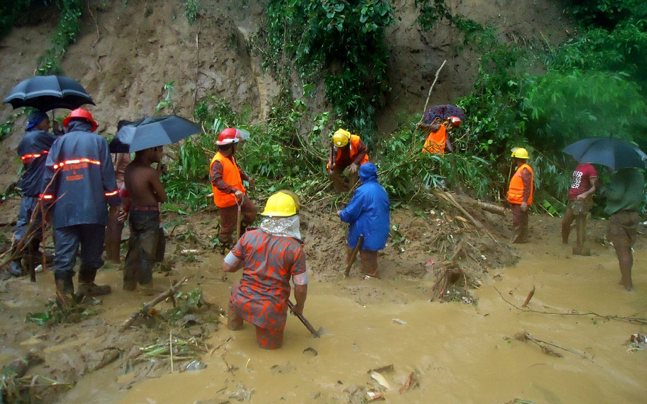 BANGLADESH-WEATHER-LANDSLIDE