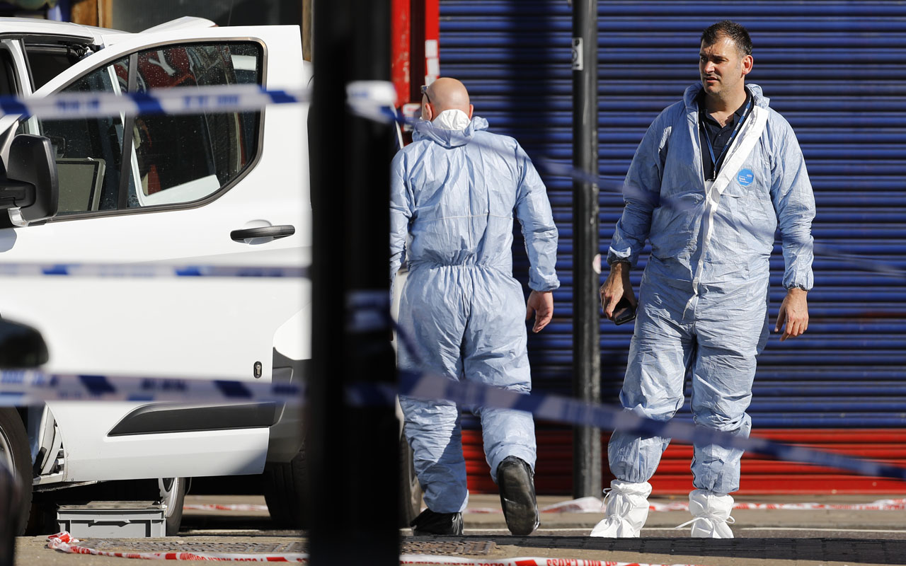 BRITAIN-ATTACKS-VEHICLE