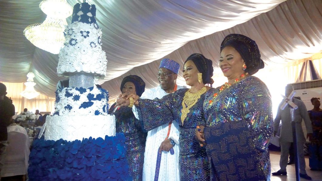 Celebrant-cuts-cake-with-Oba-and–Oloris