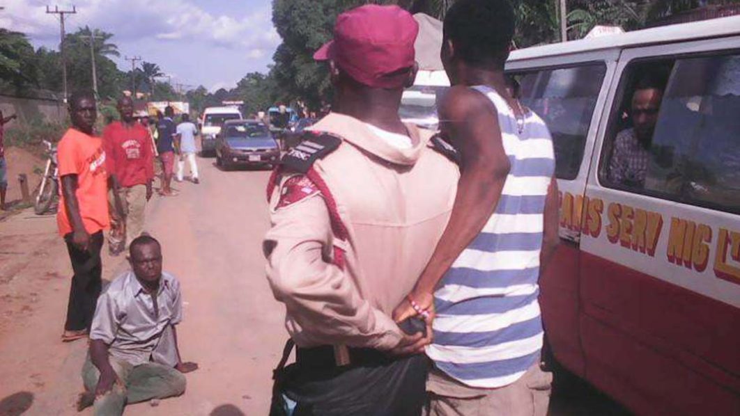 Crowd-beats-up-FRSC-officials-for-allegedly-demanding-bribe