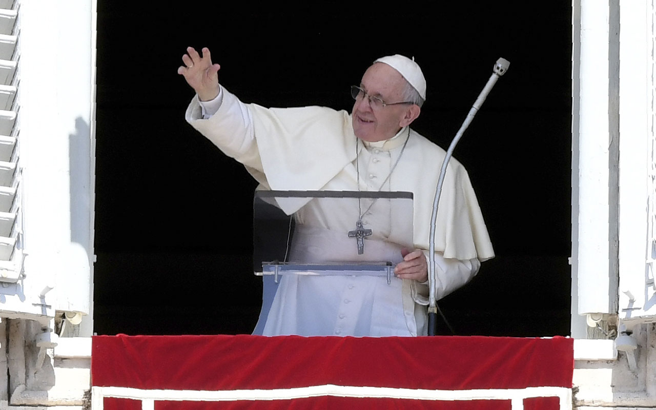 VATICAN-POPE-ANGELUS