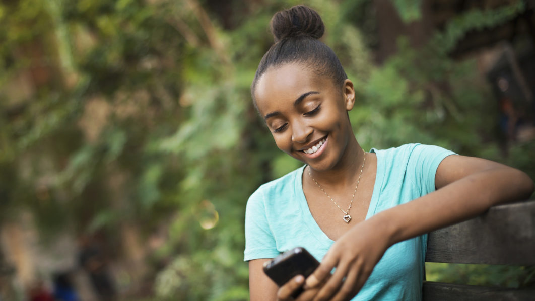 o-BLACK-TEENS-TEXTING-facebook