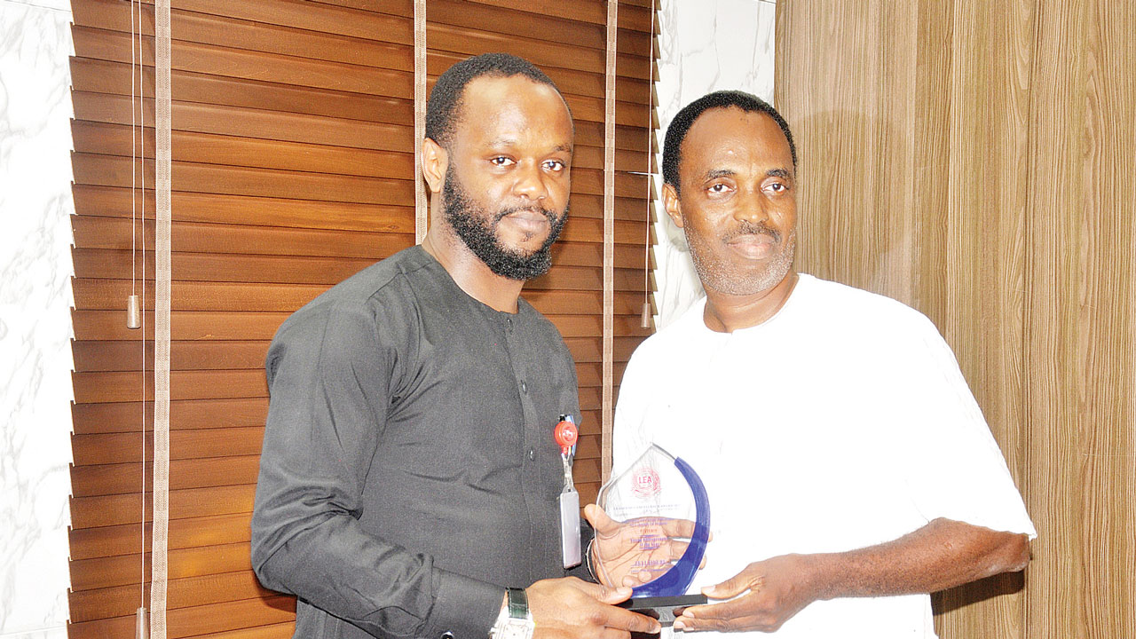 SEYI–TINUBU-RECEIVING-AWARD