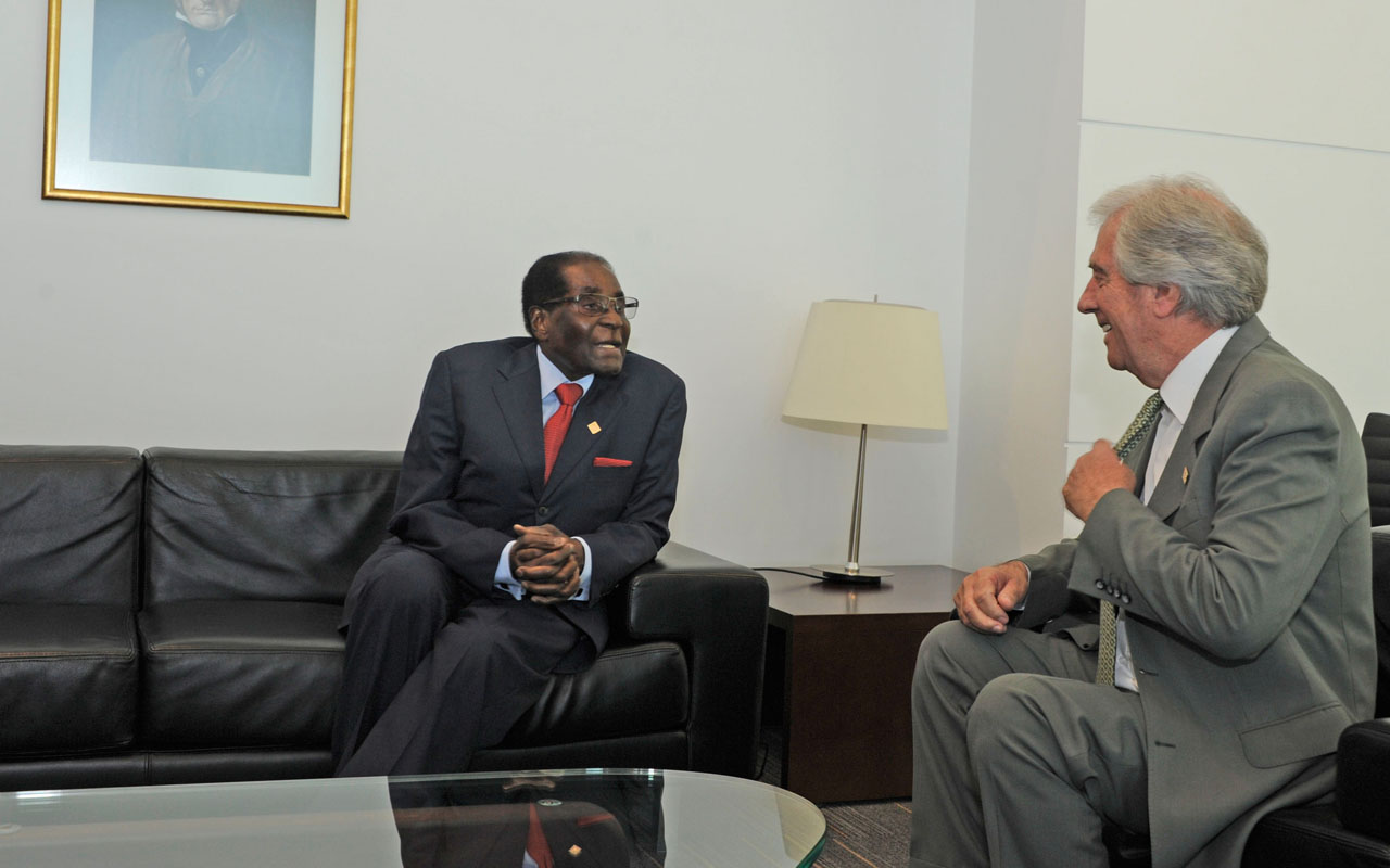 URUGUAY-ZIMBABWE-VAZQUEZ-MUGABE