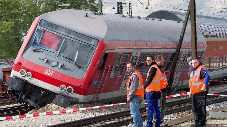 train-accident-in-augsburg_e1cd01be-aa61-11e7-92d8-206e76e802d4