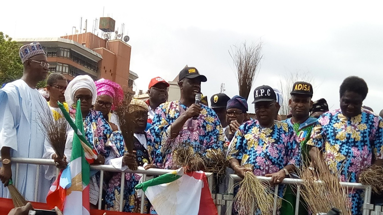 Obanikoro dumps PDP