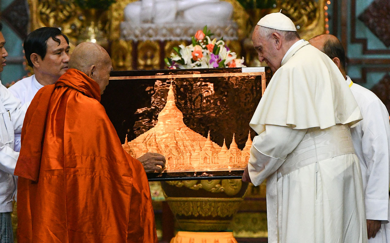 MYANMAR-VATICAN-RELIGION-POPE