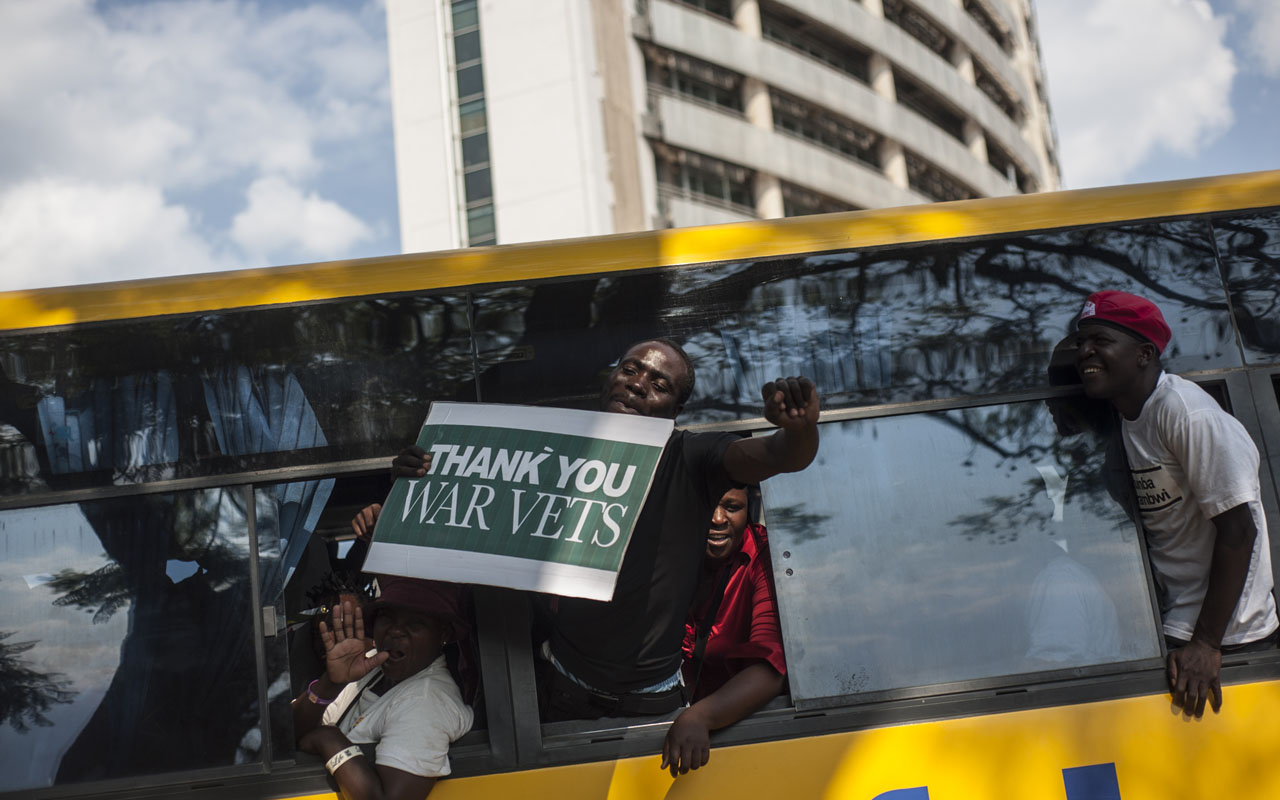 ZIMBABWE-POLITICS-RESIGNATION-CELEBRATIONS