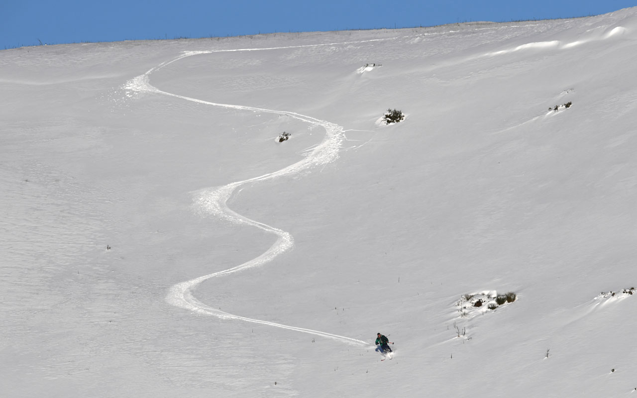 BRITAIN-WEATHER-SNOW