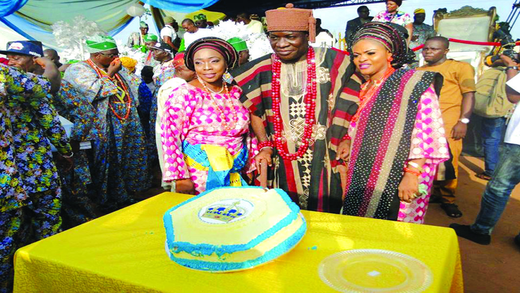 Oba kk Adeboruwa one year coronation picture