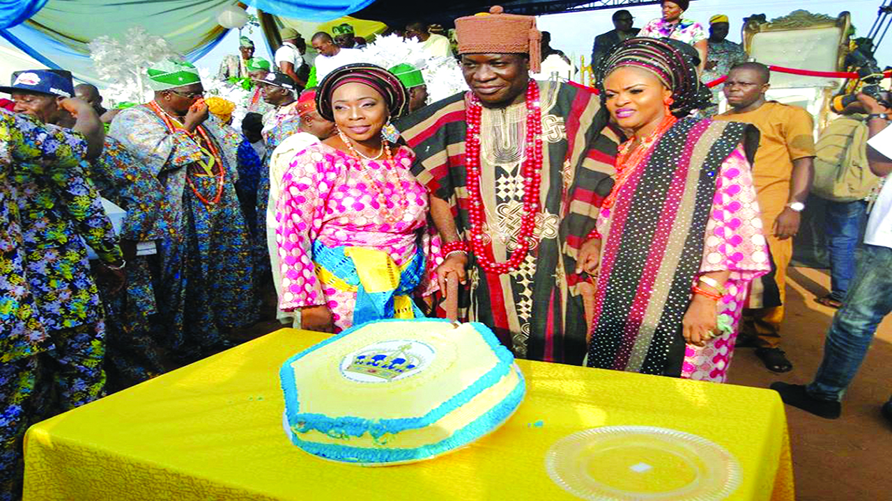 Oba kk Adeboruwa one year coronation picture