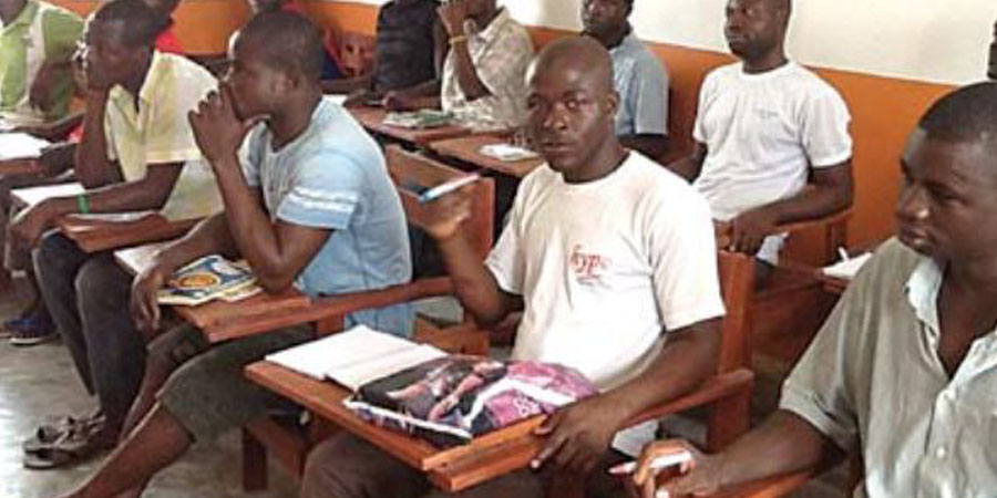 Prisoners-receiving-lectures