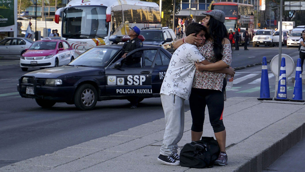 Strong quake shakes Mexico, causing panic