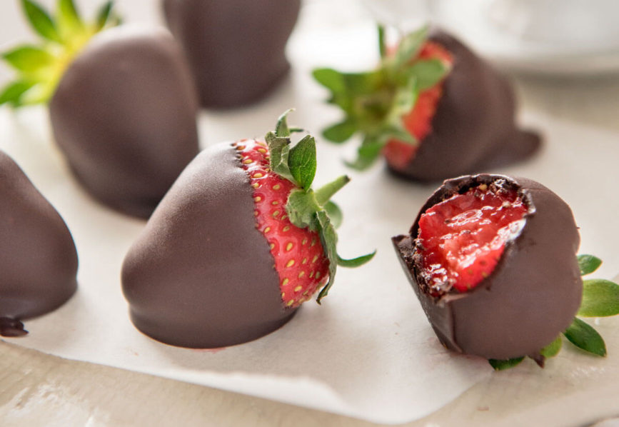 Chocolate Covered Strawberries. PHOTO_ RecipeTin Eats