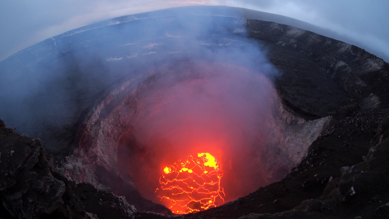 Hawaii volcano erupts, spewing lava and prompting thousands to flee