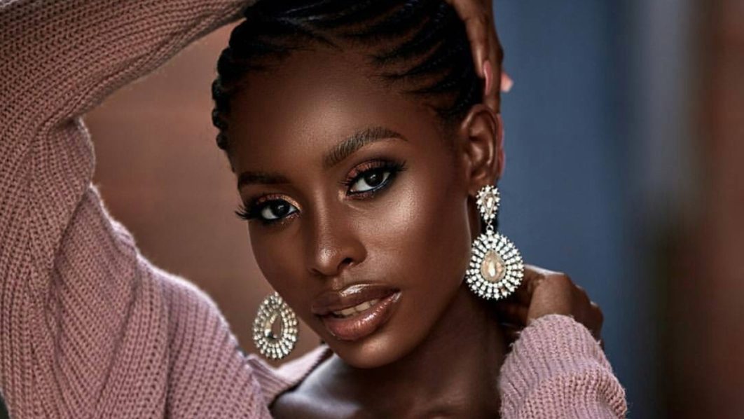 Aduke Shitta-Bey with a well-contoured face. Photo Pinterest