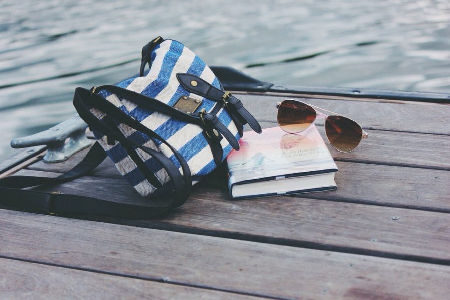 Carry on bag and sunglasses. Photo Pixabay