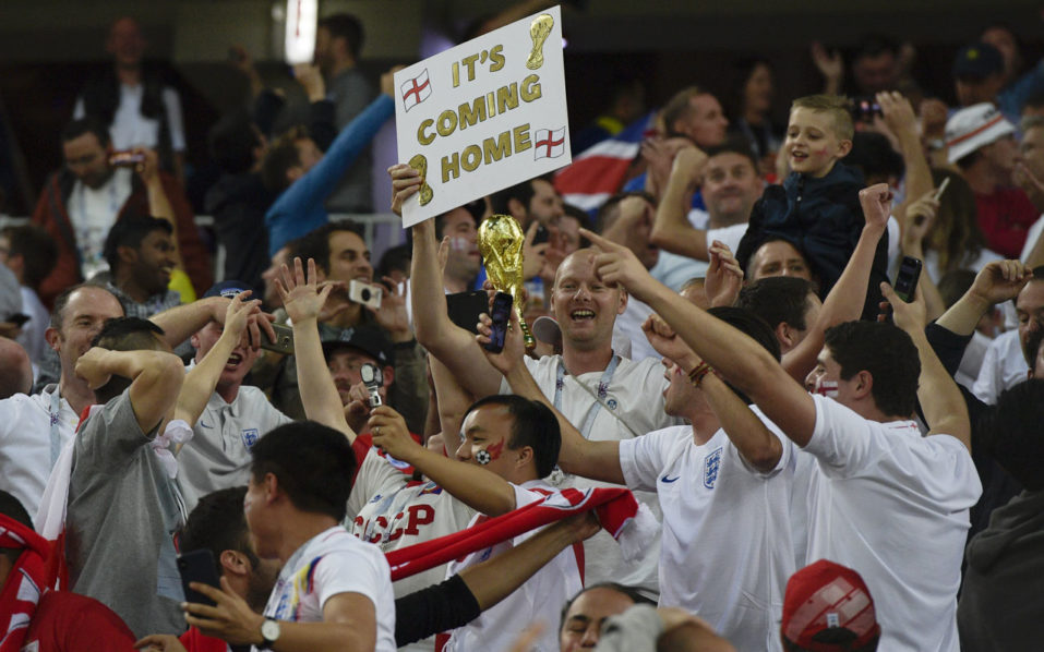 FBL-WC-2018-MATCH56-COL-ENG-FANS