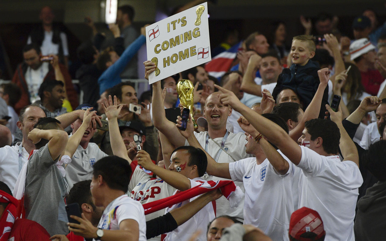 FBL-WC-2018-MATCH56-COL-ENG-FANS