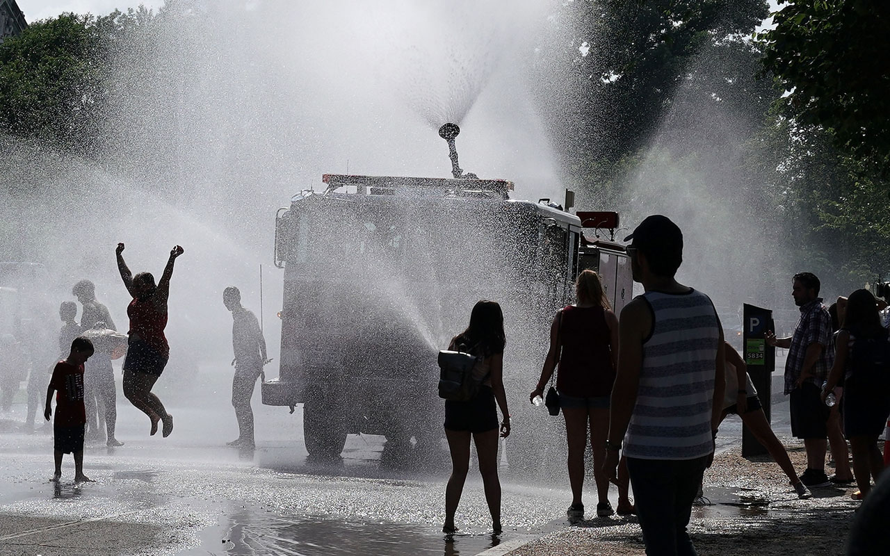 East Coast Heat Wave Continues Through Fourth Of July Holiday