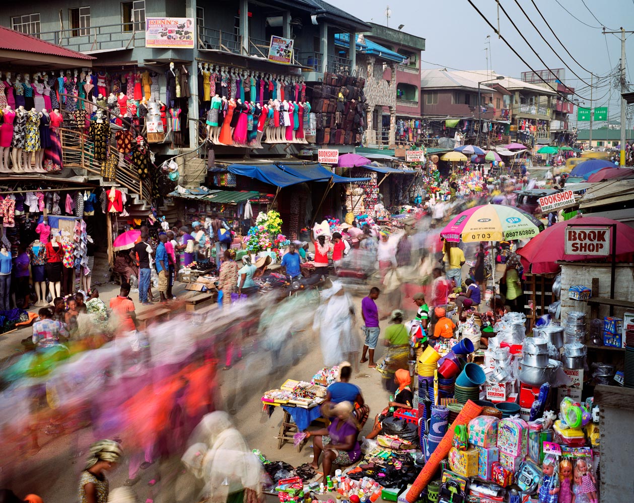 Oshodi market Photo Martin Roemers