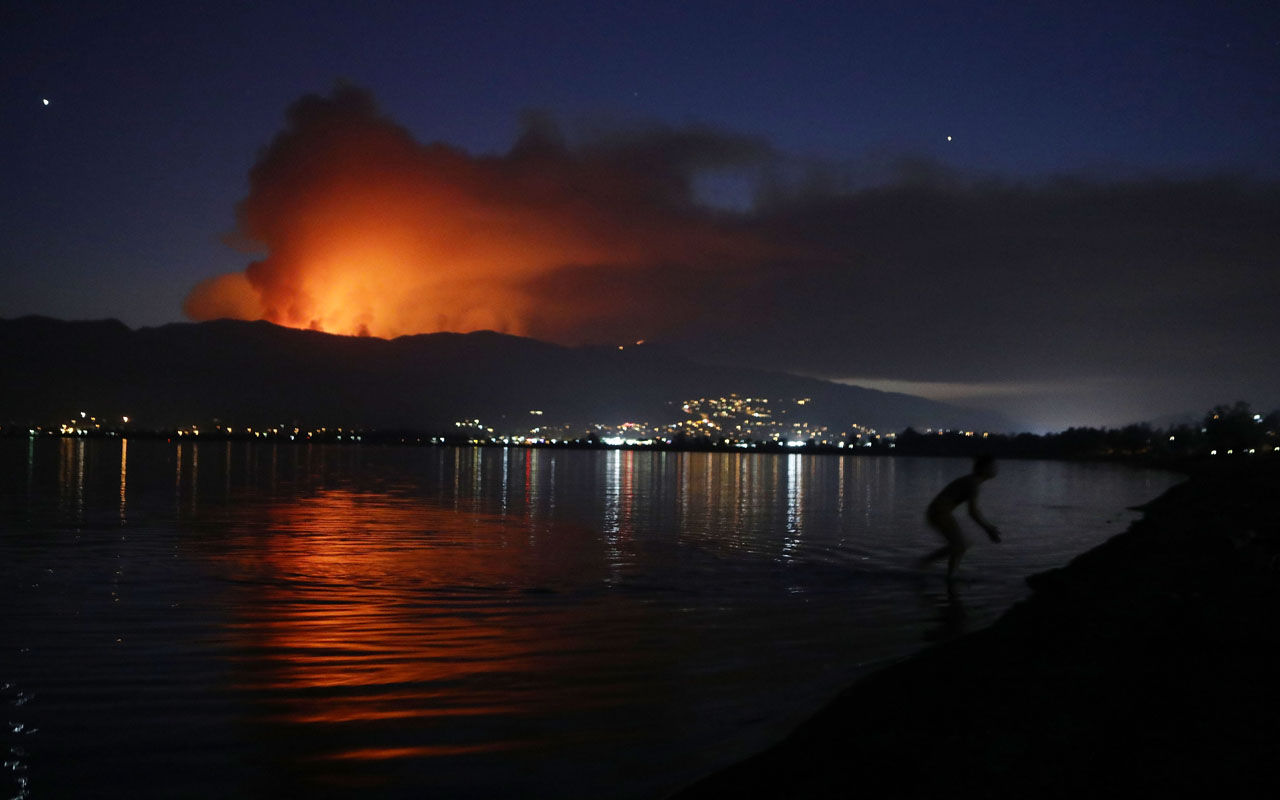 Fast Moving Brush Fire Breaks Out In Southern California’s Cleveland National Forest