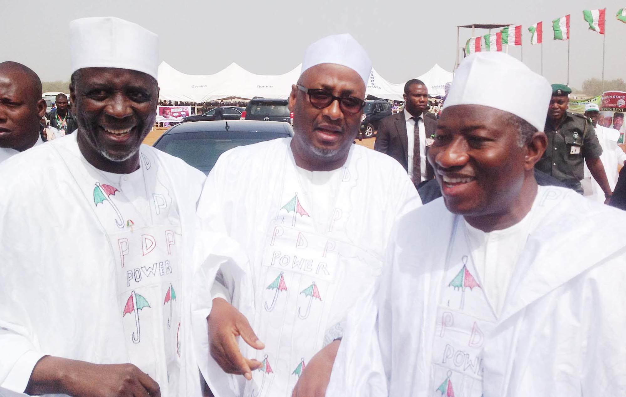 DEFECTION-CEREMONY-OF-ATTAHIRU-BAFARAWA-FROM-APC-TO-PDP-IN-SOKOTO-copy