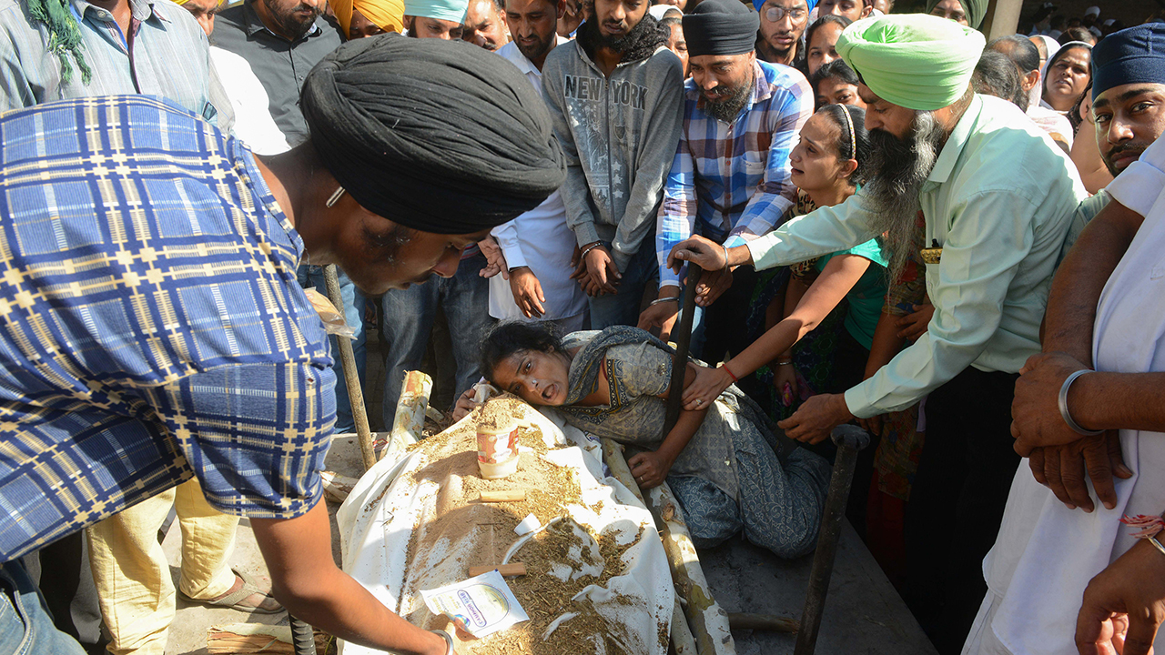 INDIA-ACCIDENT-TRAIN