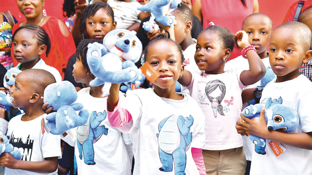 Kids-with-Windy-teddy-bears